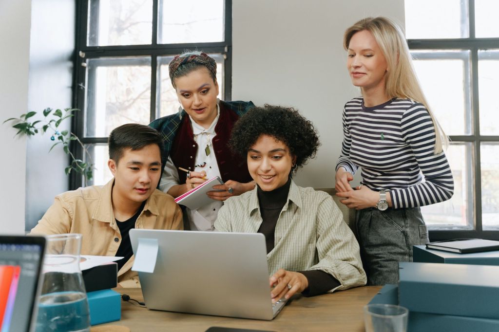 Employee Experience Platforms (EXP): Integrating Tools for Productivity and Engagement